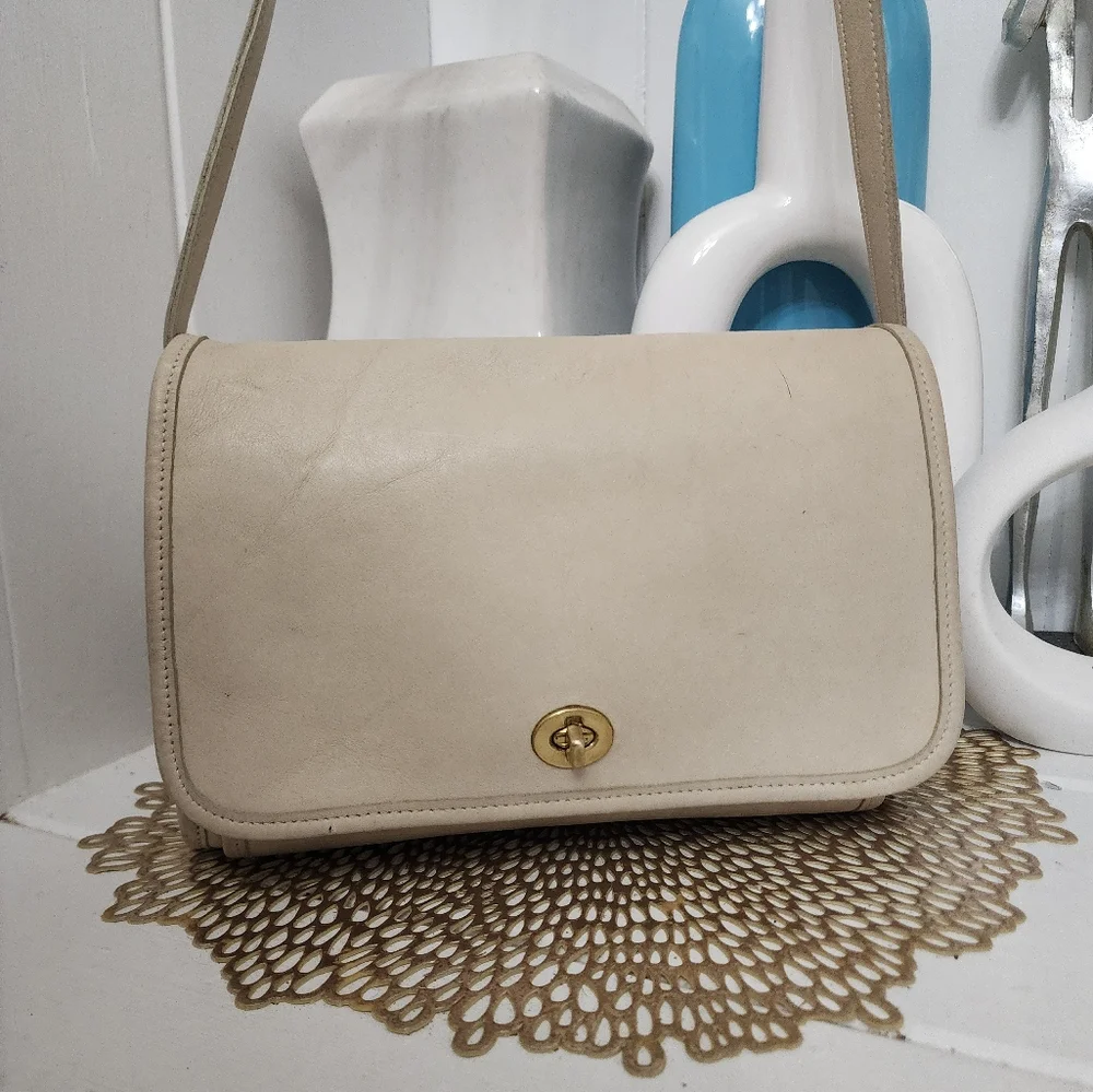 Vintage Coach Ridgefield Flap - Picture 2 of 15